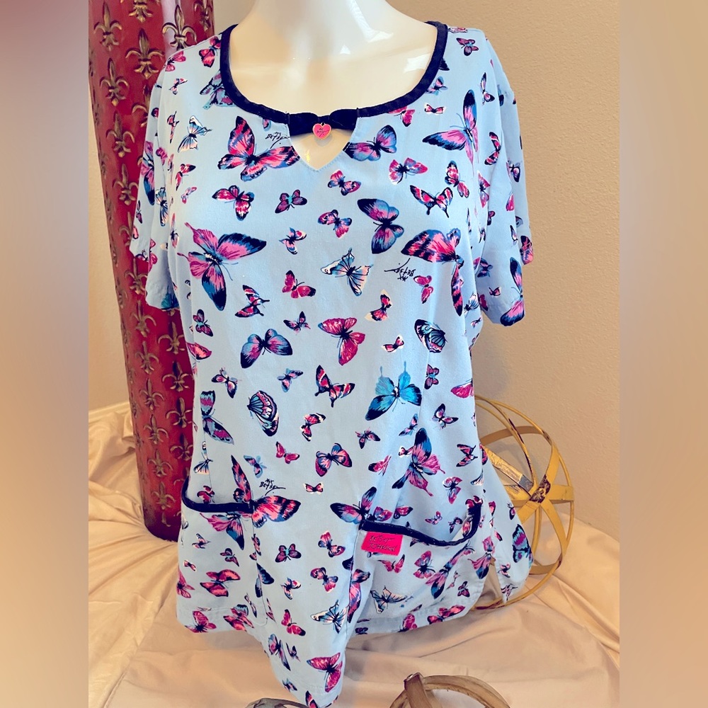 Betsy Johnson Scrub Top Medium